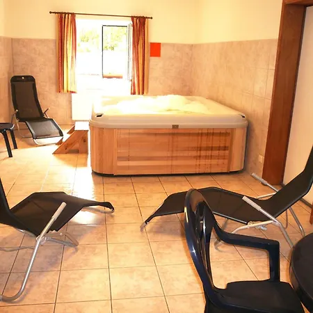 In With Sauna & Bubble Bath, Cleaning Included بيت للعطل